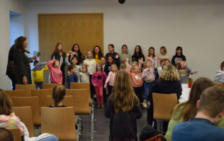 Kinderchor beim Singen