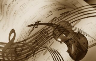 Notenzeilen im Hintergrund, davor eine Violine